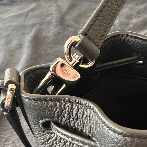 ALO Yoga Balance Leather Bucket Bag - Picture 9 of 10
